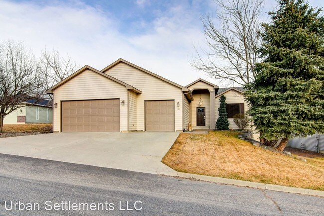 Building Photo - 5 br, 3 bath House - 119 S. Mitchell Ct