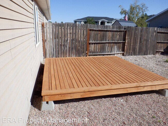 Foto del edificio - 3 br, 2 bath House - 1220 N Cedar Blvd