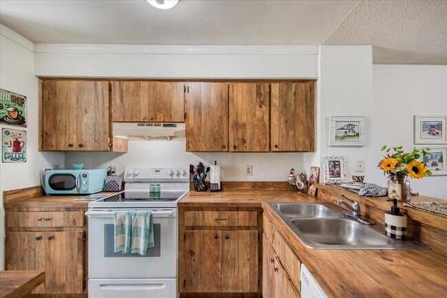 Building Photo - 3379 W Wyoming Cir