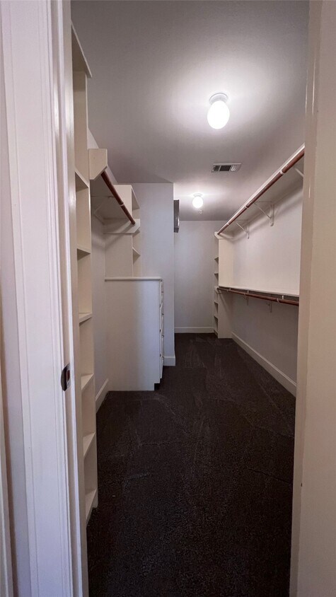 Foto principal - 2710 Hullsmith Dr