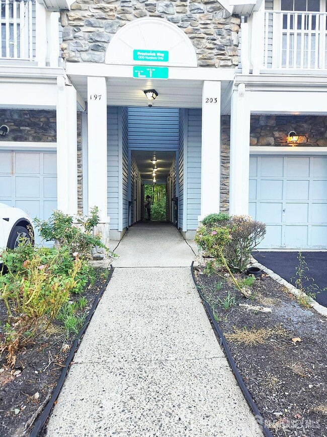 Building Photo - 201 Prestwick Way