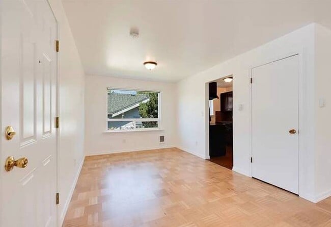 Building Photo - 4710 Evanston Ave N