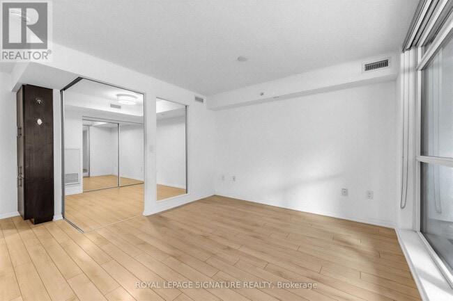 Building Photo - 830 Lawrence Ave W