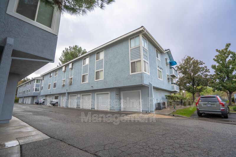 26742 Claudette St Unit 456, Santa Clarita, CA 91351 Condo for Rent