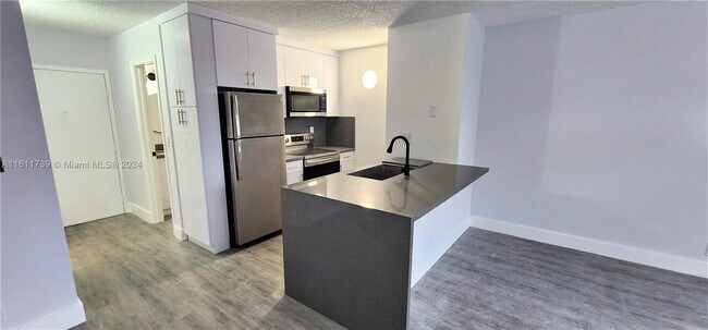 Foto del edificio - 2501 Riverside Dr