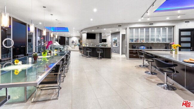 Foto del edificio - 6425 Weidlake Dr