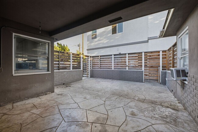 Building Photo - 6269 Mary Ln Dr