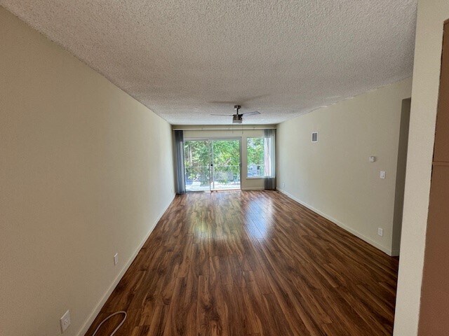 Building Photo - 1320 N Poinsettia Pl