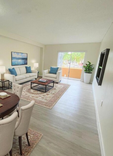 Foto principal - 15969 NW 64th Ave