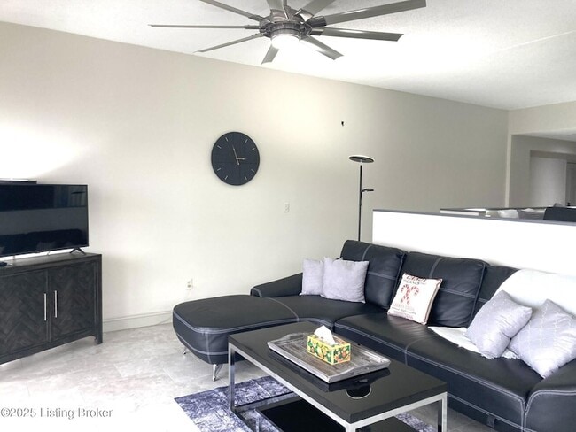 Building Photo - 1 Riverpointe Plaza