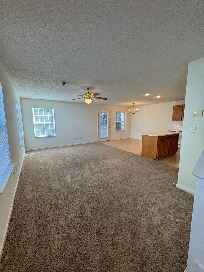 Foto del edificio - 141 Springwood Ln