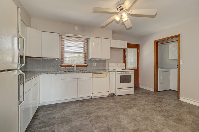 Building Photo - 3001 Tyler Dr