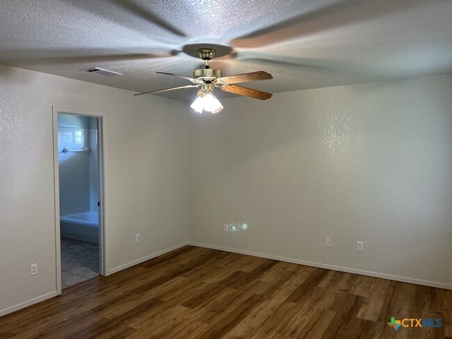 Building Photo - 621 Deloris Dr