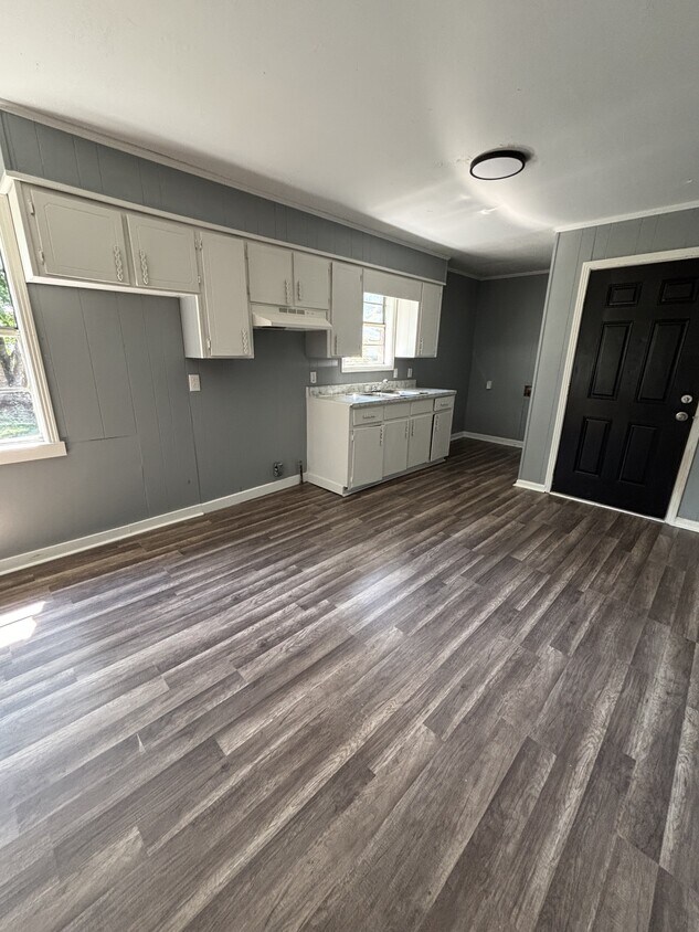 Building Photo - 485 Carlita St