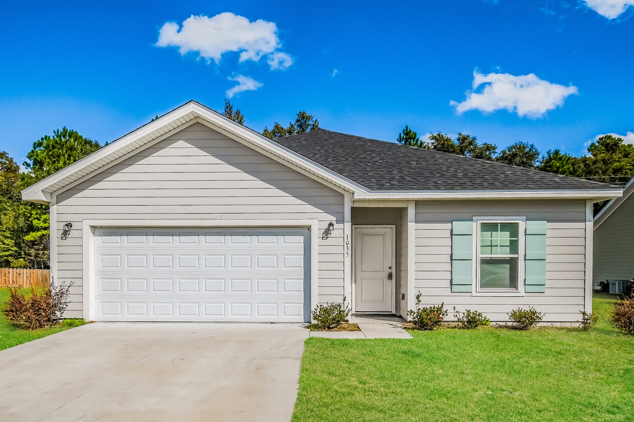 1035 Autumns Wood Cir E, Brunswick, GA House Rental in Brunswick, GA