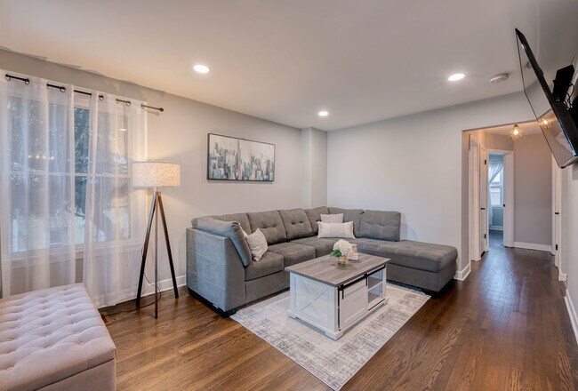 Foto del edificio - 6730 W Devon Ave