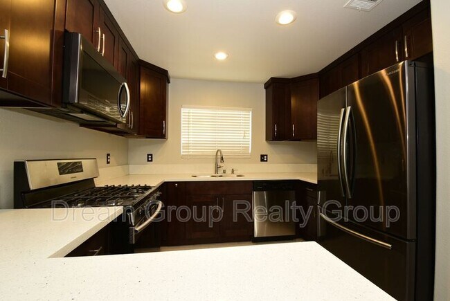 Foto del edificio - 10524 Autumn Pine Ave