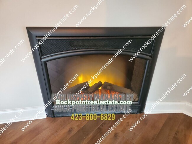 Building Photo - 3 Bedroom 2 Bath Townhouse