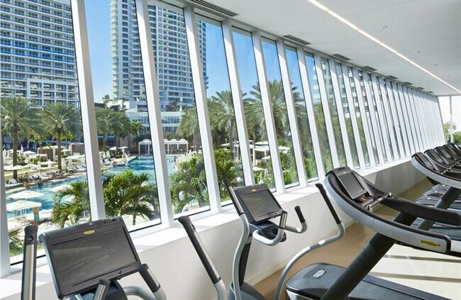 Foto del edificio - 4401 Collins Ave