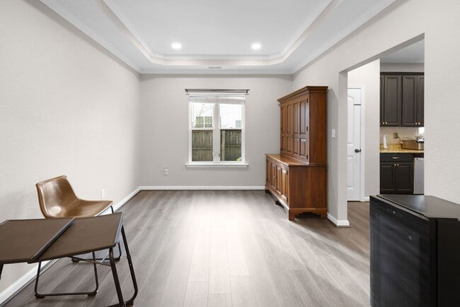 Building Photo - 4 Bed 2.5 Bath