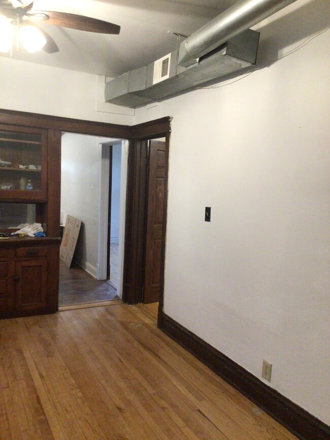 Foto del edificio - 928 N Harding Ave