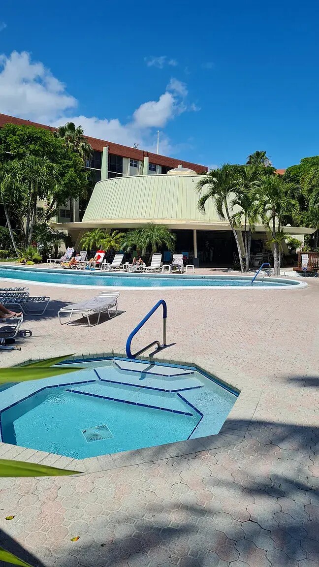 Building Photo - 5321 NE 24th Ter