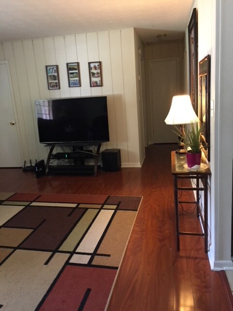 Foto del edificio - 1604 Carolwood Ct