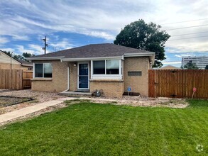 Building Photo - 3500 Oneida St