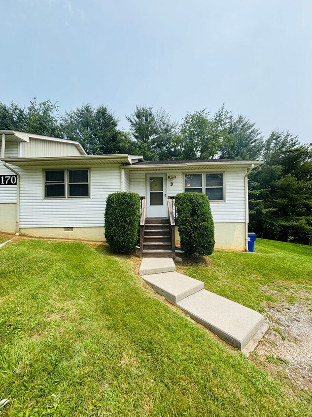 Foto principal - 1170 Brown St NE