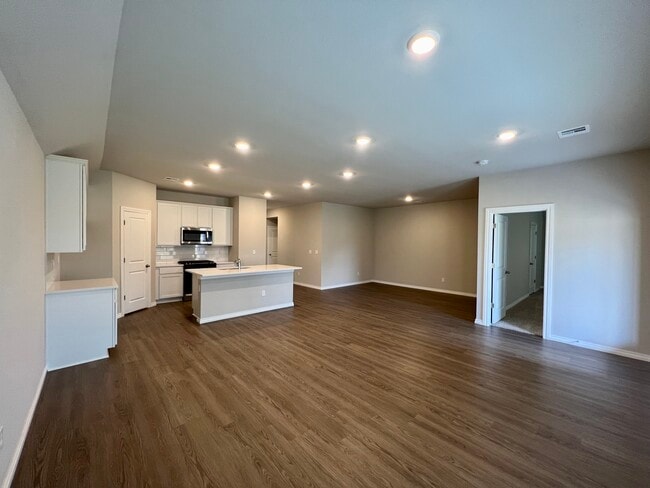 Building Photo - 6423 Park Hill Dr