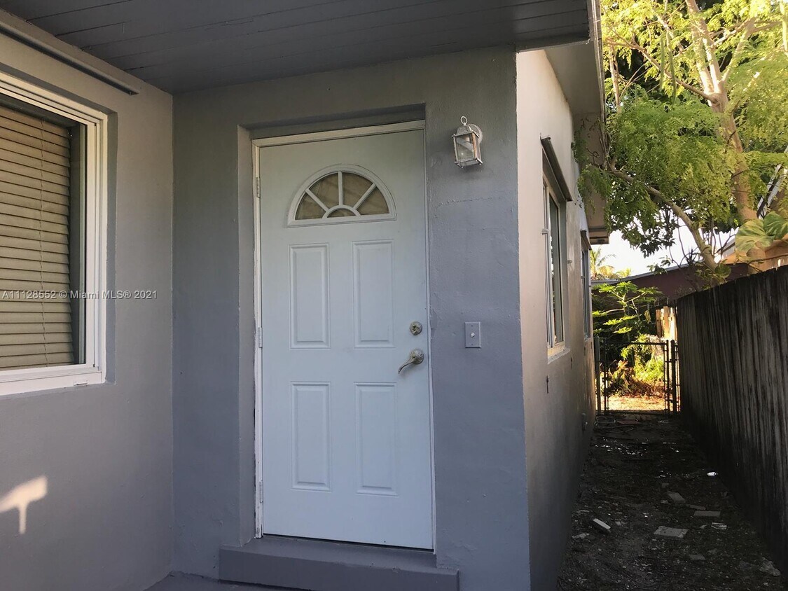 Foto del edificio - 1155 NE 113th St