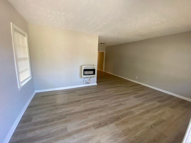 Foto del edificio - 127 Torch Hill Rd