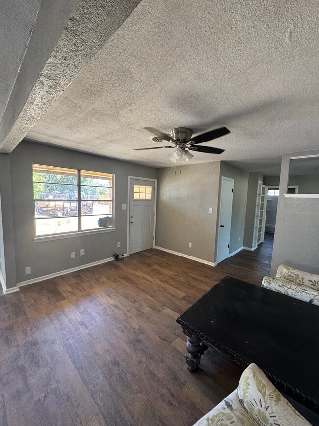 Building Photo - 1802 Dayton Dr