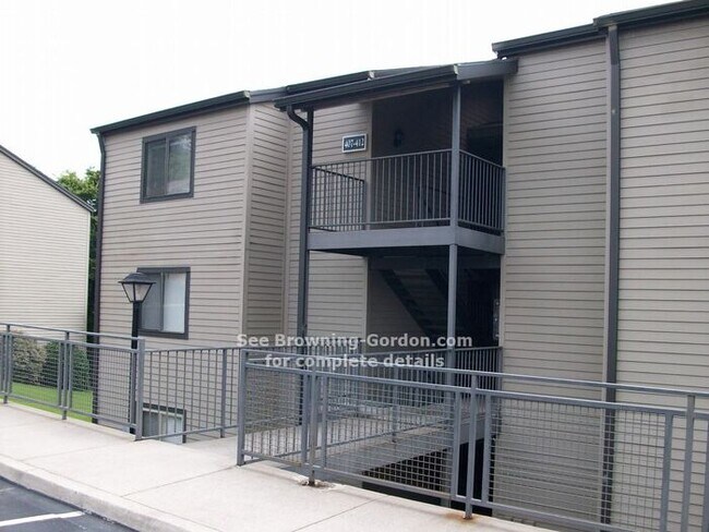 Building Photo - Four Seasons Condo - Available IMMEDIATELY!!