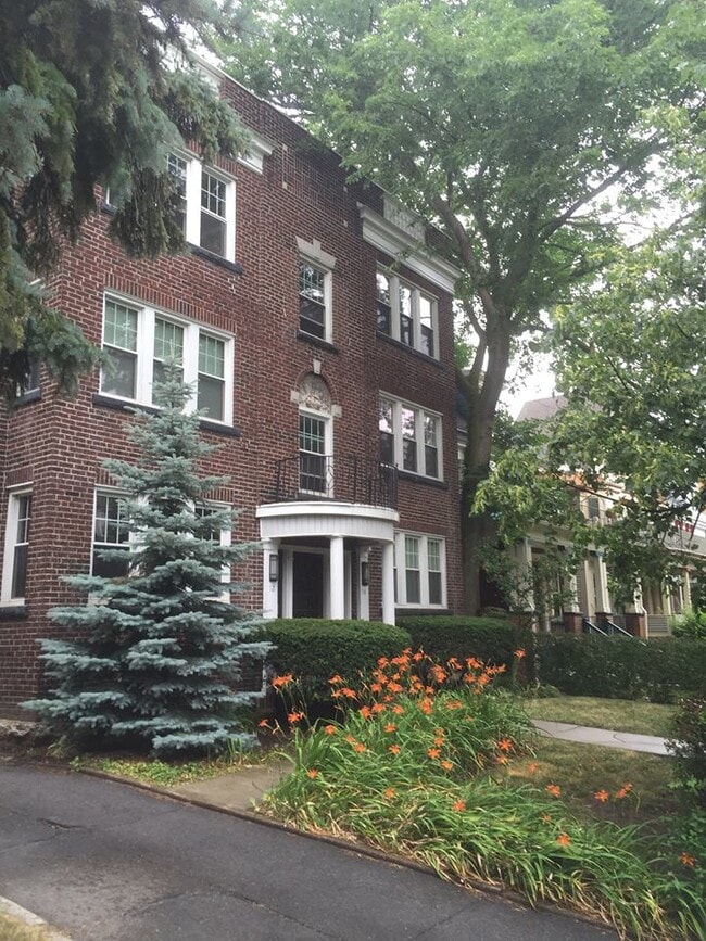 Building Photo - 14 Granger Pl
