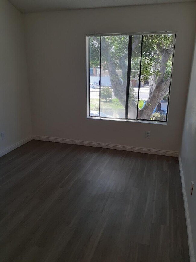 Foto del edificio - 5161 Huntington Dr N