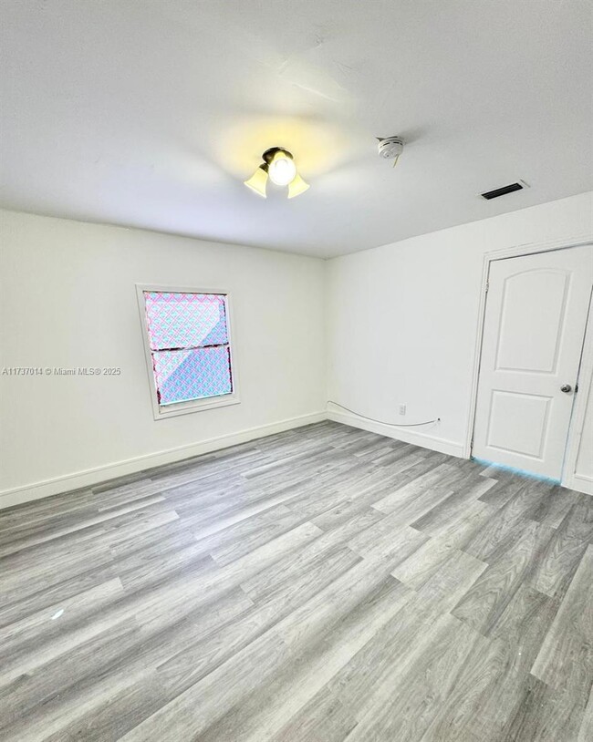 Building Photo - 2 bedroom in Miami FL 33142