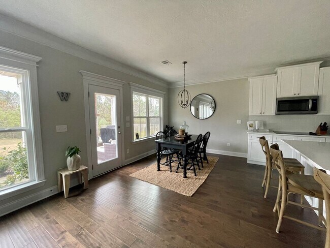 Building Photo - Beautiful Home located in Evans