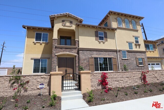 Foto principal - 22201 Normandie Ave