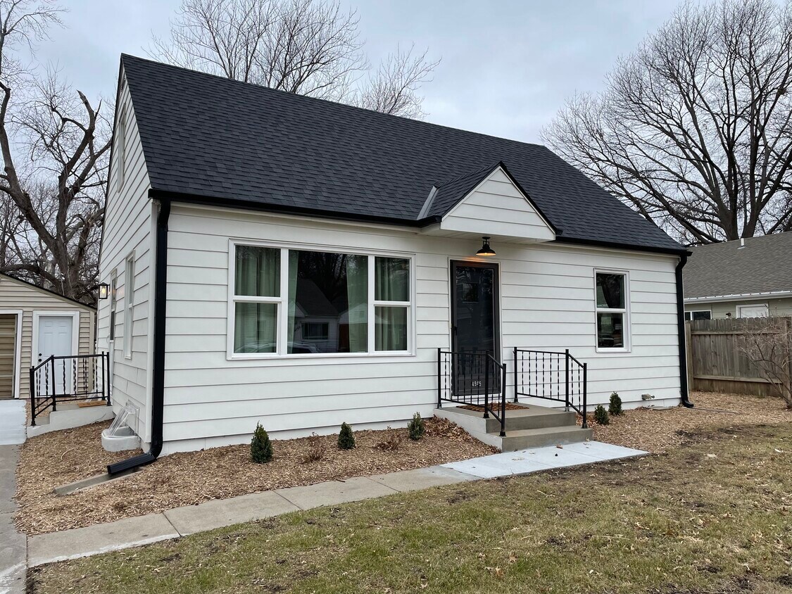 4945 Myrtle St, Lincoln, NE 68506 House for Rent in Lincoln, NE