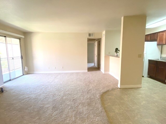 Building Photo - 4480 Sandy River Dr