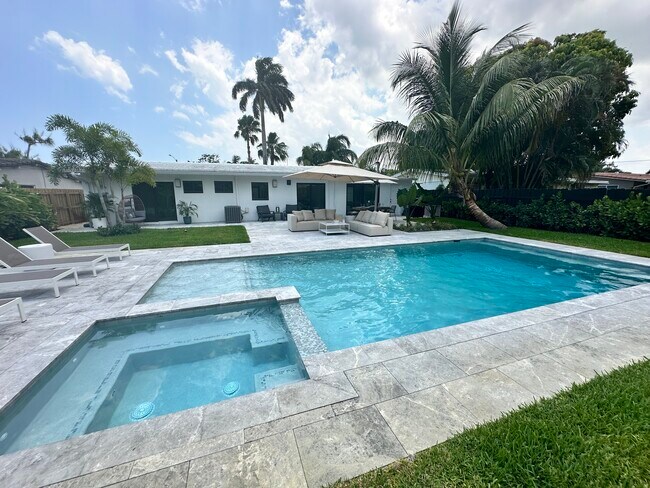 Foto del edificio - 1567 NE 37th St