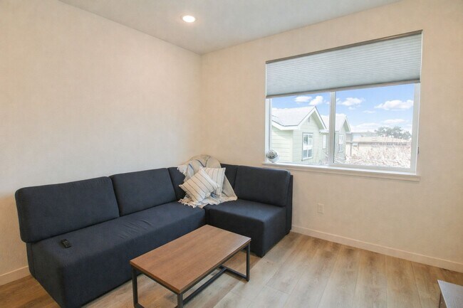 Foto del edificio - Modern 3-Bedroom, 2-Bathroom Apartment on Murray in San Luis Obispo