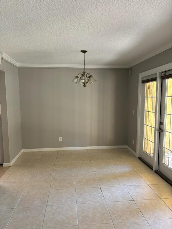 Building Photo - 3913 Mission Dr