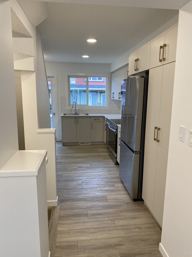 Photo du bâtiment - 1530 Tamarack Blvd NW