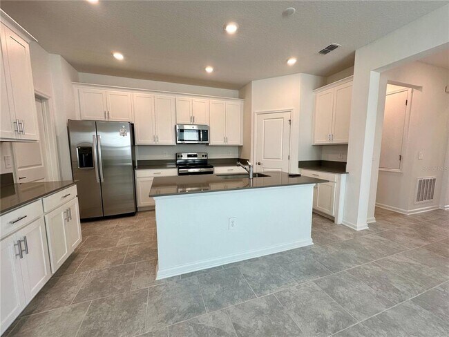 Building Photo - 166 Aces High Ln