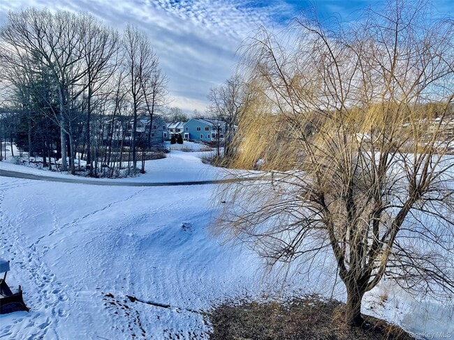 Foto del edificio - 903 Oakridge Cmns