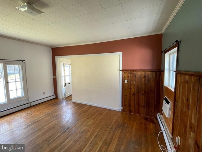 Building Photo - 46 S Green St