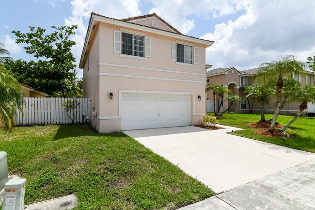 Foto del edificio - 19167 NW 13th Ct