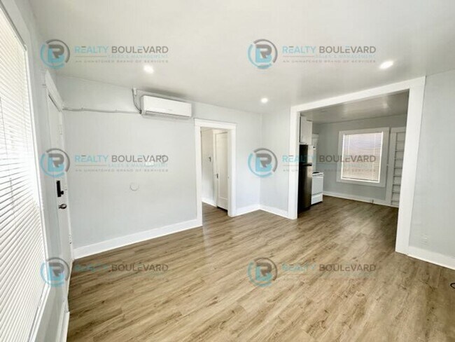 Building Photo - 520 Locust St